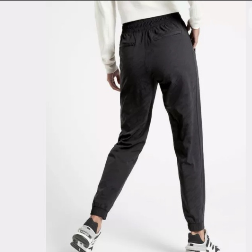 ATHLETA Brooklyn Camo Textured Jogger Black NWT - Picture 2 of 4